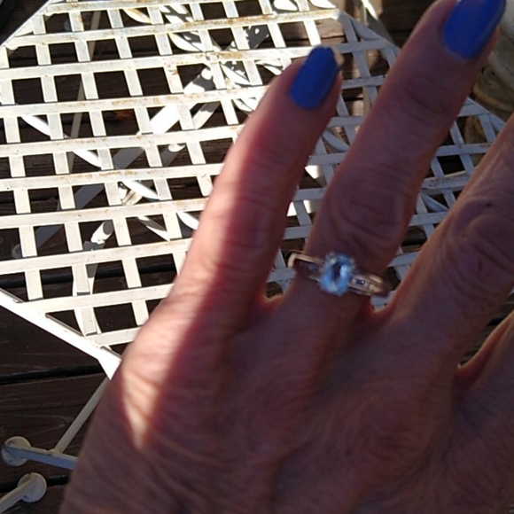 Auth.Aquamarine ring 10kt white gold